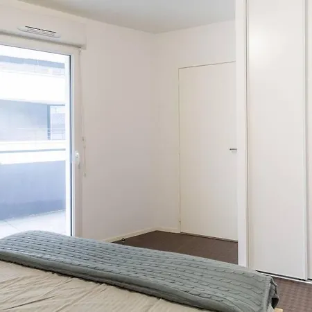 Apartment Kevrennad: Appart De Standing 1 Ch Au Capucins, Proche Bus, Tram Et Commodites *