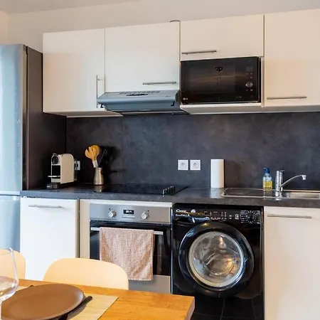 Apartment Kevrennad: Appart De Standing 1 Ch Au Capucins, Proche Bus, Tram Et Commodites Brest