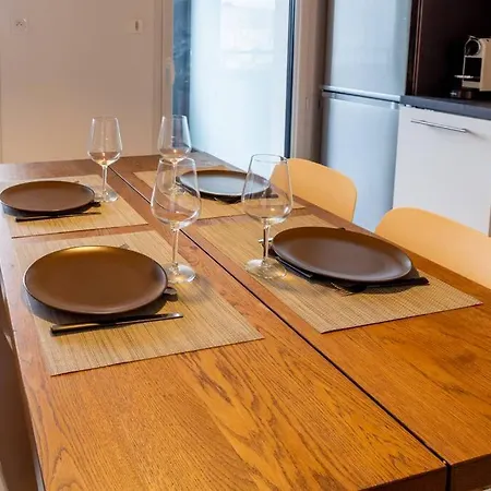 Apartment Kevrennad: Appart De Standing 1 Ch Au Capucins, Proche Bus, Tram Et Commodites *